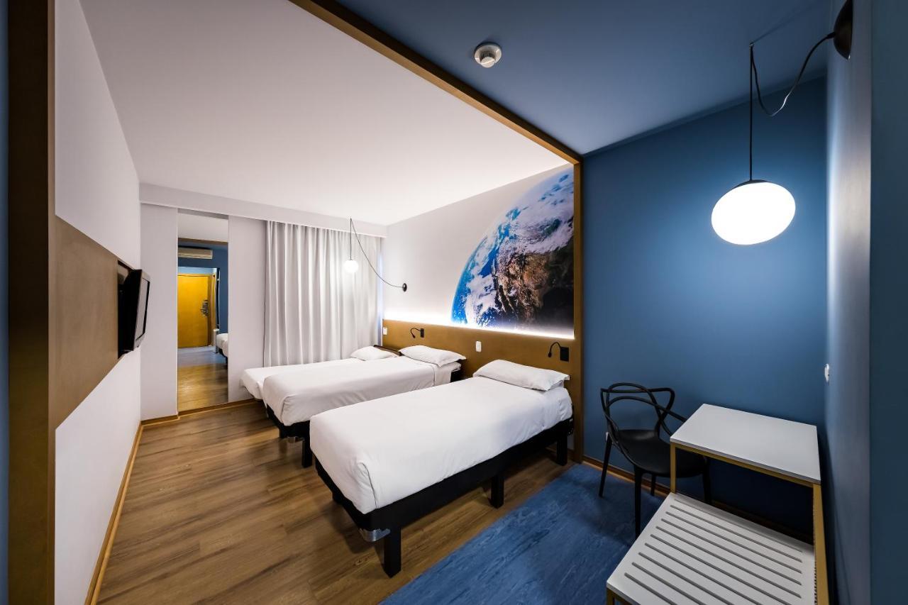Quarto Triplo Standard com 3 Camas de Solteiro